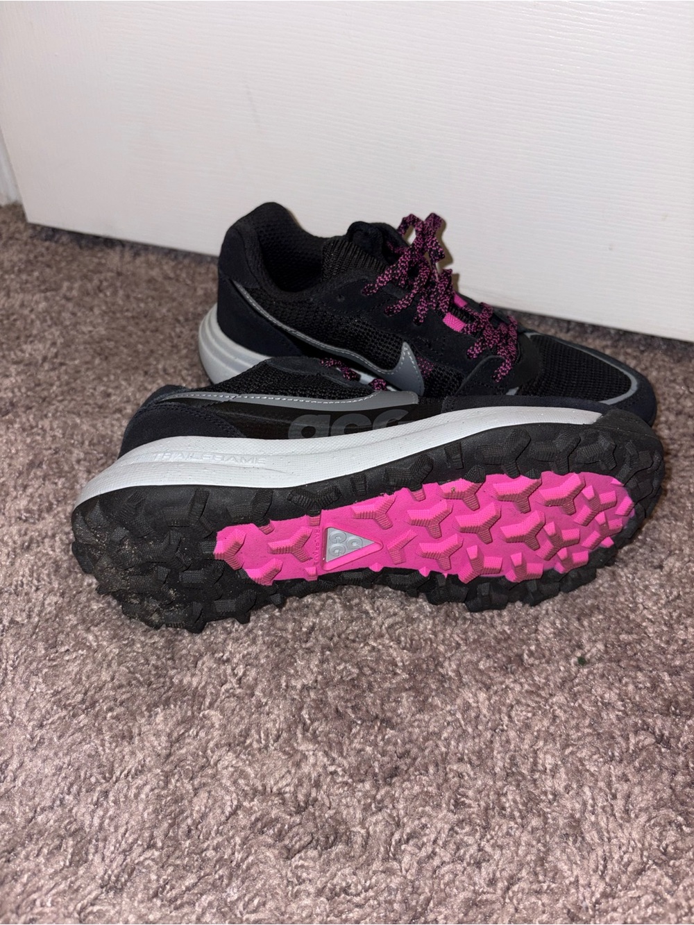 Nike ACG Lowcate Shoes - Picture 3 of 5